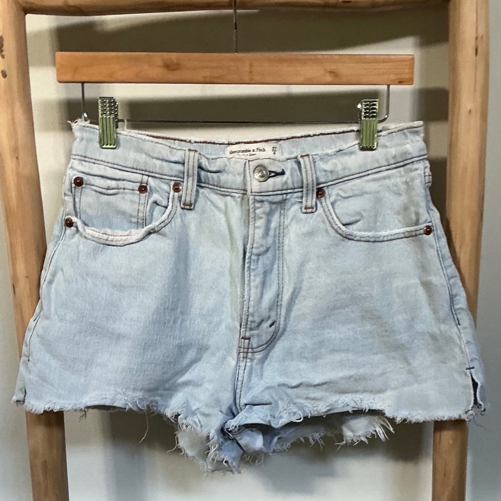 Abercrombie & Fitch Light Wash High Rise Mom Shorts Raw Hem Size 27 4